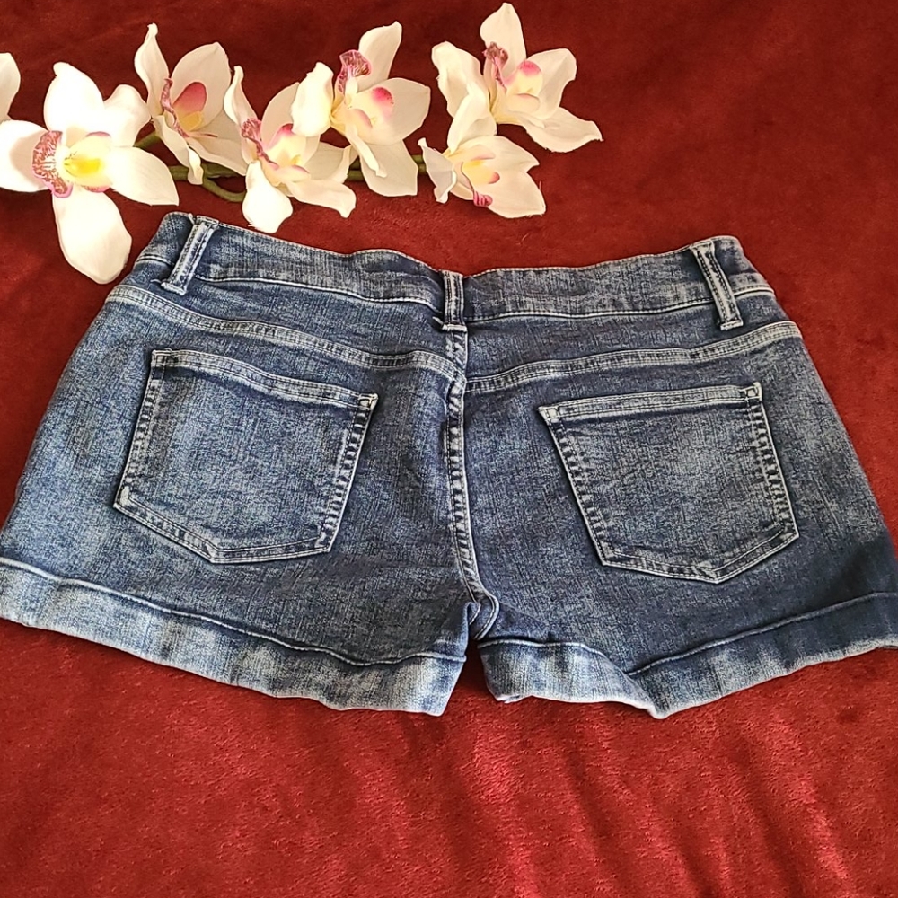 Stone Wash Jean Shorts - Picture 3 of 8